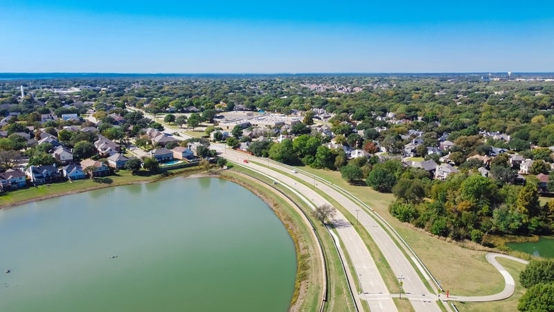 aerial picture of grapevine lake